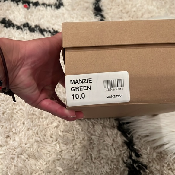 Steve Madden chunk heeled sandals, new in box, size 10. Cream color. - Picture 7 of 7